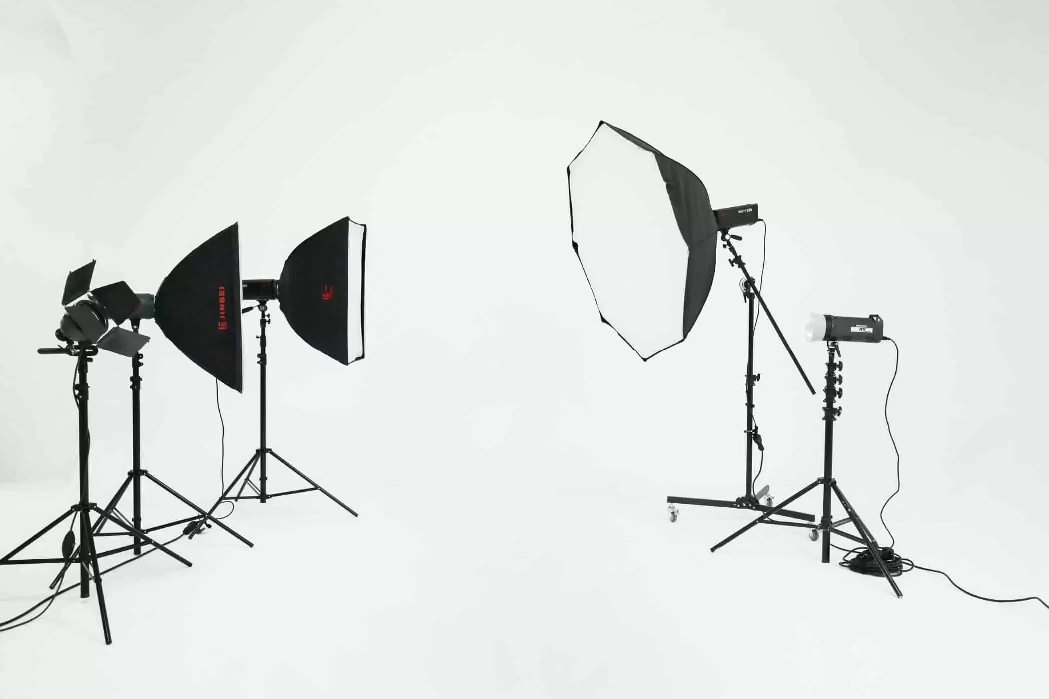 affitto-studio-fotografico-sala-pose-postazione-makeup-luci-per-servizi-fotografici-video-riprese (5)